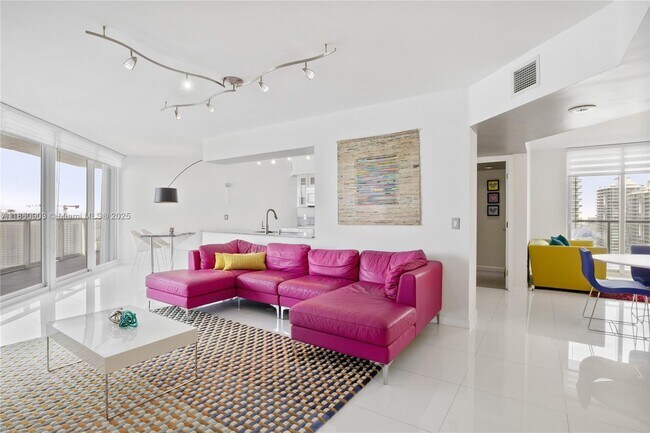 Building Photo - 16445 Collins Ave