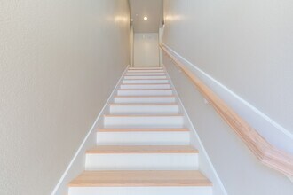 Building Photo - 217 Pk Pl Cir