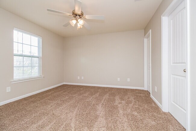 Building Photo - 2014 Cobblestone Dr