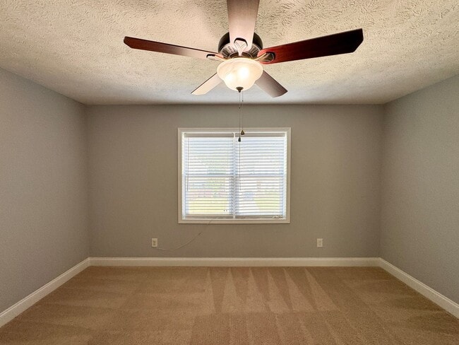 Building Photo - Stunning 4 Bed 2.5 Bath Home in Aberdeen