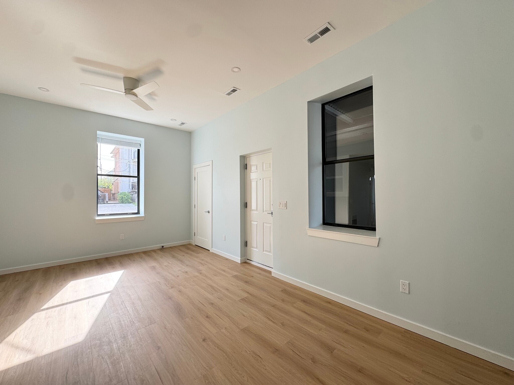 Building Photo - 517 Gillis St