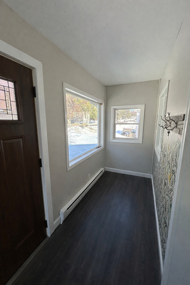 Building Photo - COMING SOON! - 2 BED 1 BATH Home!