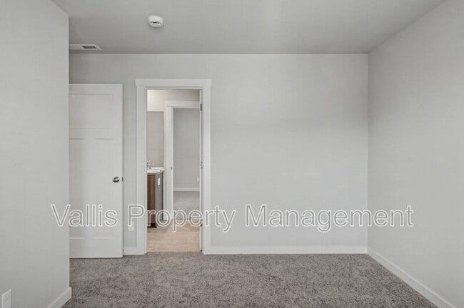 Building Photo - 2618 Mount St Helens Ave SE