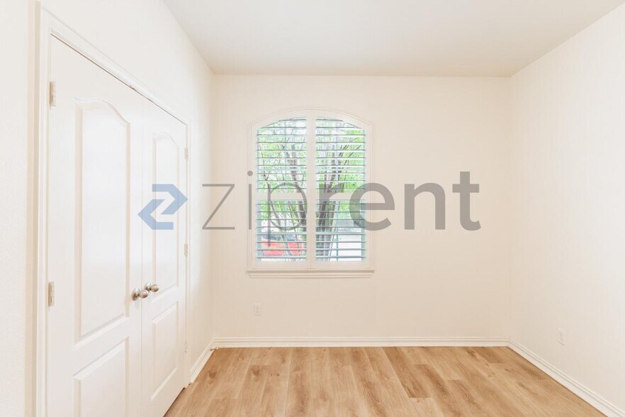 Building Photo - 232 Strawberry Blonde Dr