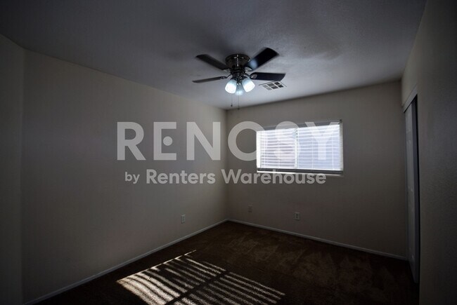 Building Photo - Space, Comfort, and a Layout Built for Real Life -- Iron Mountain Ranch