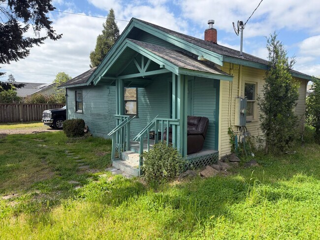 Building Photo - Great Home River Road Area