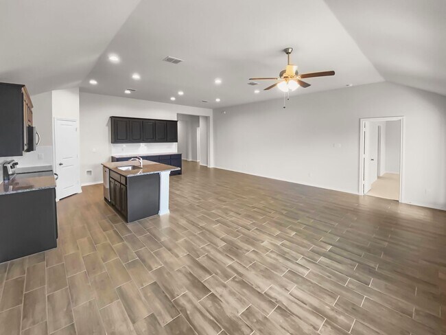Building Photo - 10008 Ginkgo Ln