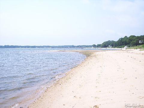 Building Photo - 70 Arshamomaque Ave