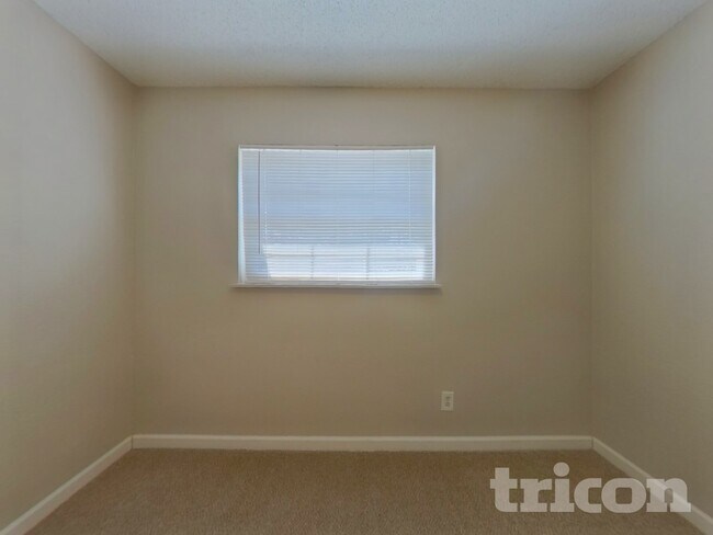 Building Photo - 15375 Hopedale Ln