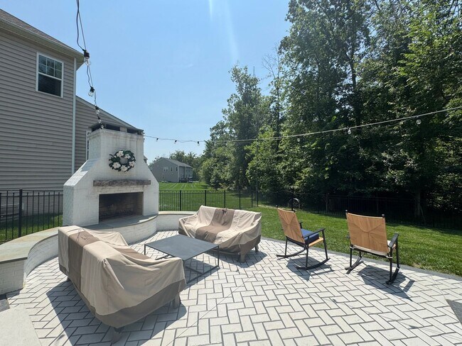 Building Photo - Amazing 6 Bed 5 Bath Single Family Home Wi...
