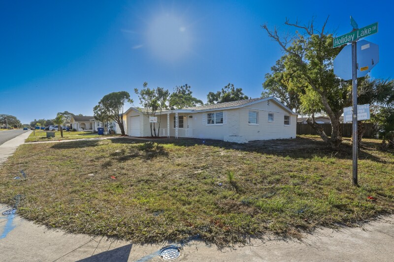 Building Photo - 3208 Holiday Lake Dr