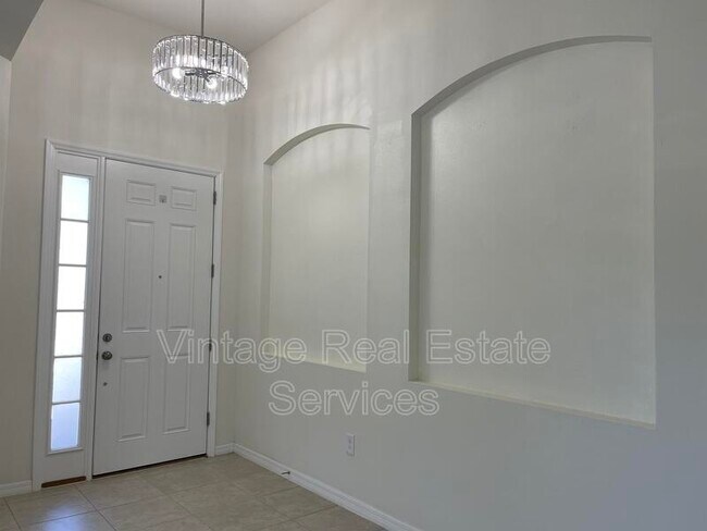 Building Photo - 7905 Silver Clover Ct