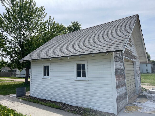 Building Photo - 2 Bedroom, 1 Bathroom Home located in Stanton, NE! More pictures to come! Casa de 2 dormitorios y...