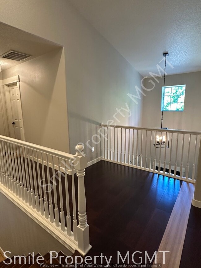Building Photo - 4524 SE Oakhurst St