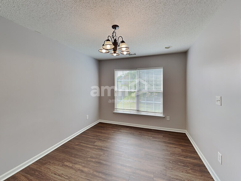 Building Photo - 1333 Harland St