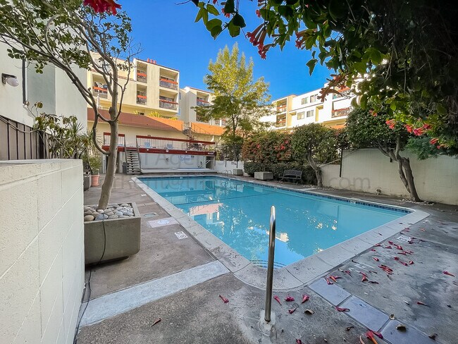 Building Photo - 250 Whitmore St