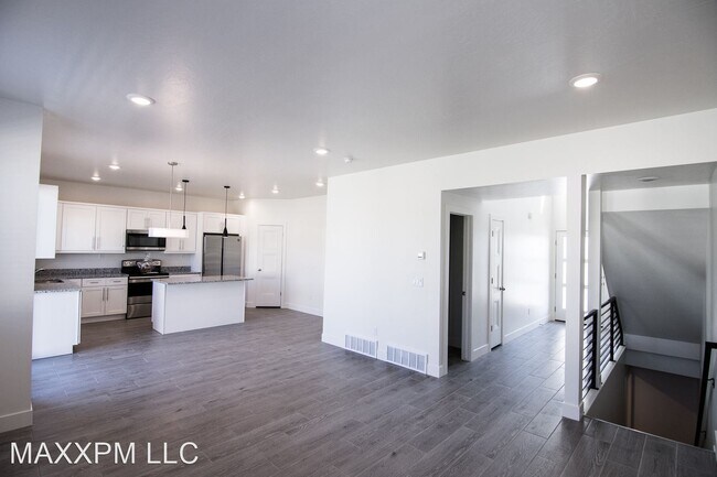 Building Photo - 5 br, 3.5 bath House - 151 W Harvest Villa...