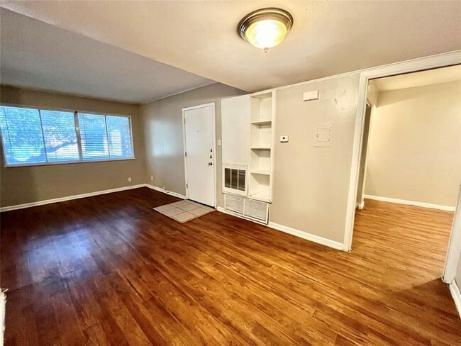 Building Photo - 3304 Red River St