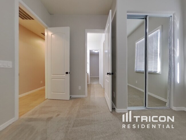 Building Photo - 29946 W Avalon Dr