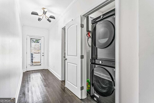 Building Photo - 620 Echo St NW