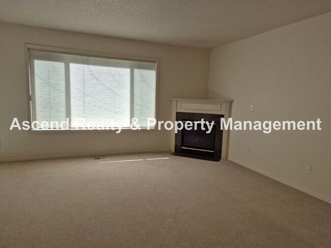 Building Photo - Available NOW! 1 Small Pet OK, Great Bethany Neighborhood, Fenced Yard, New Interior Paint/Dishwa...