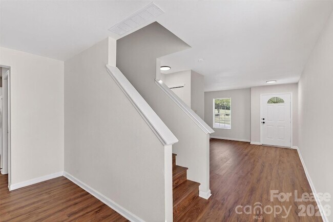 Building Photo - 458 Settlers Ridge Dr