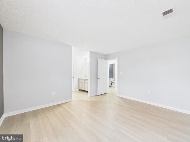 Building Photo - 7981 Calvary Ct