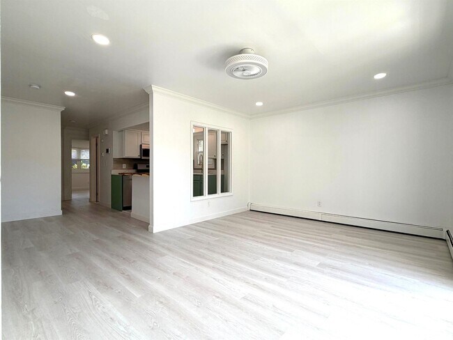 Building Photo - 304 5th St