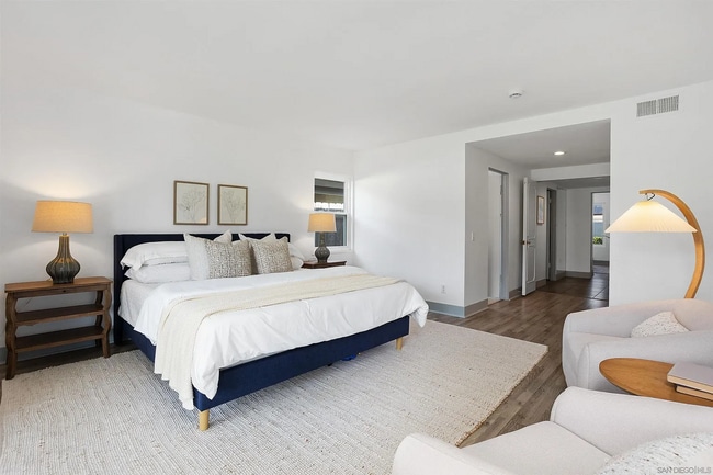 Building Photo - STUNNING HOME WITH GOLF COURSE VIEW IN WHI...