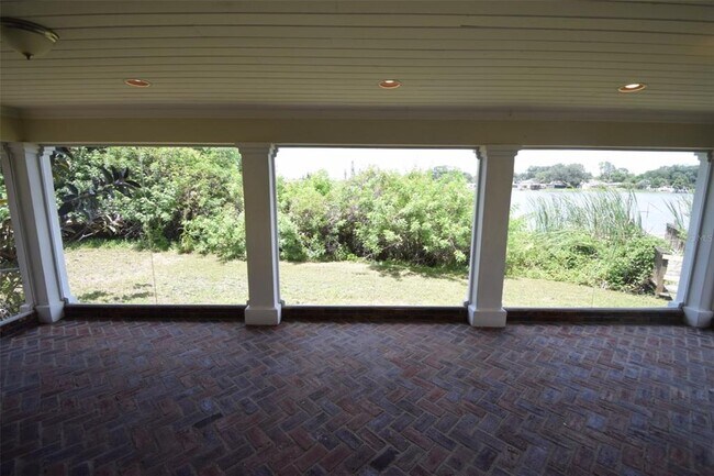 Building Photo - 1204 Honeytree Ln W