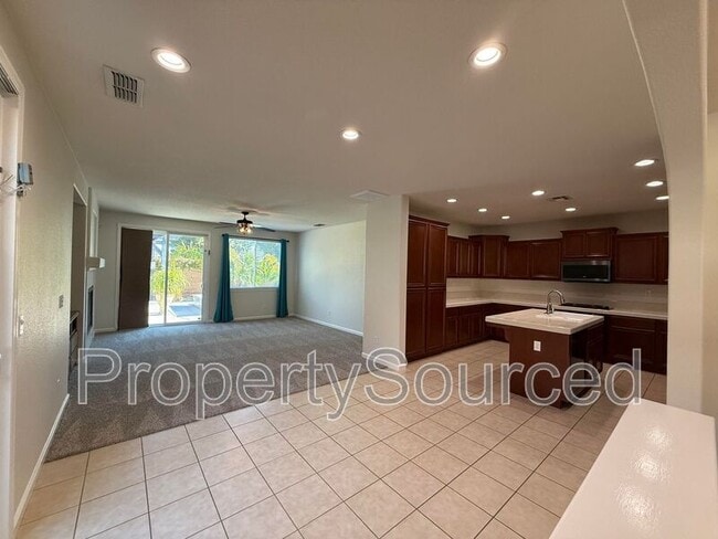 Building Photo - 1720 Dalia Ln