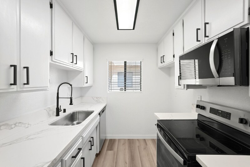 Building Photo - 5240 Whitsett Ave
