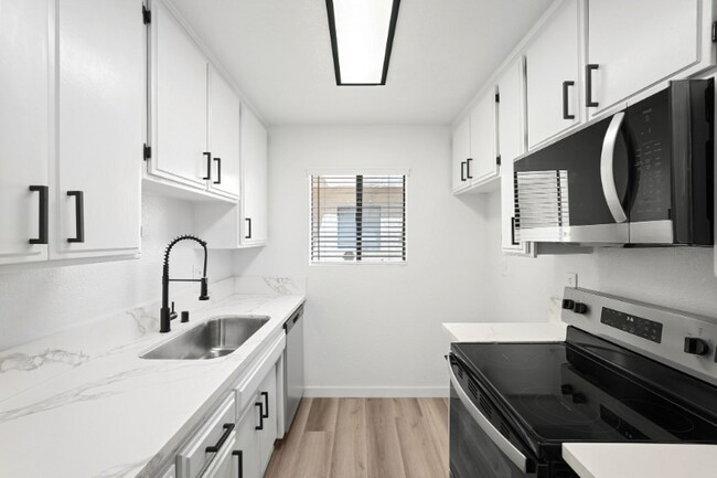 Building Photo - 5240 Whitsett Ave