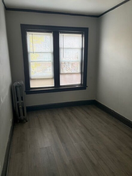 Building Photo - 4959 W Wrightwood Ave