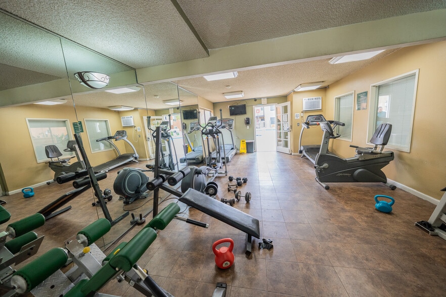 Building Photo - 15425 Sherman Way