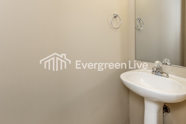 Building Photo - 510 Sweet Thorne Rd