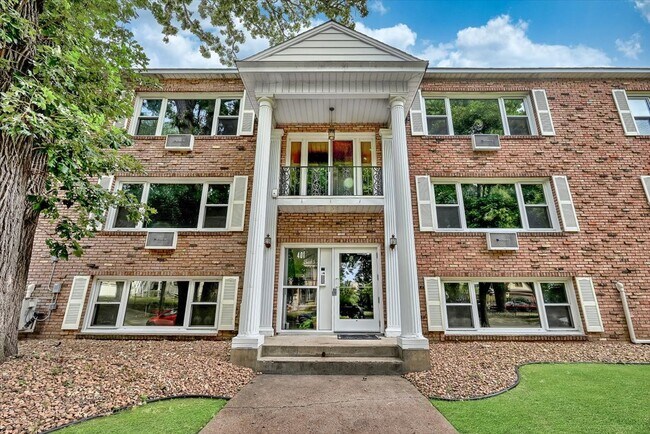 Building Photo - 401 Ridgewood Ave