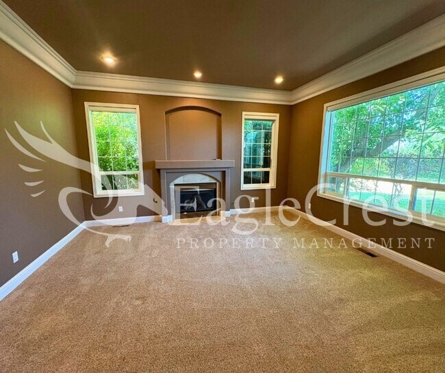 Building Photo - Luxury Bella Terra Estate with Mountain & Vineyard Views