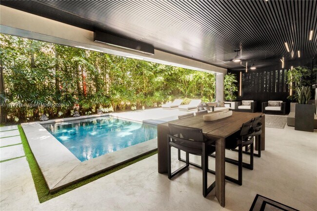 Building Photo - 3554 W Glencoe St