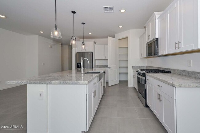 Building Photo - 16004 W Honeysuckle Dr