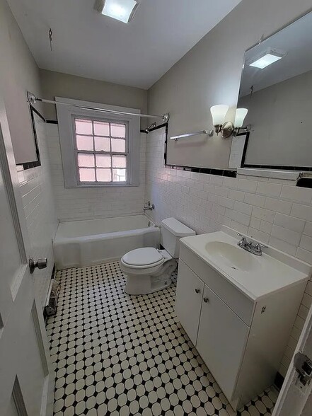 Building Photo - 318 Brevard St