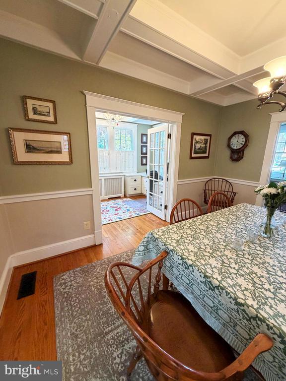 Building Photo - 12 W Oak St