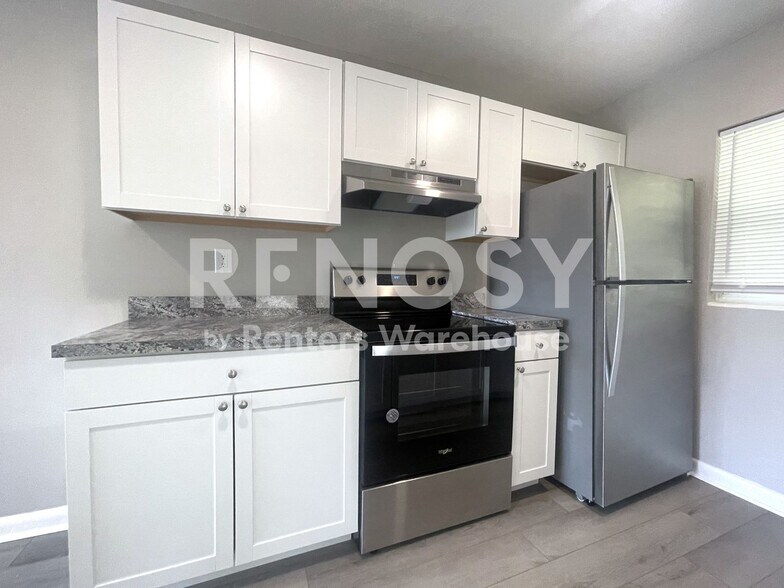 Building Photo - 310 S Arcturas Ave