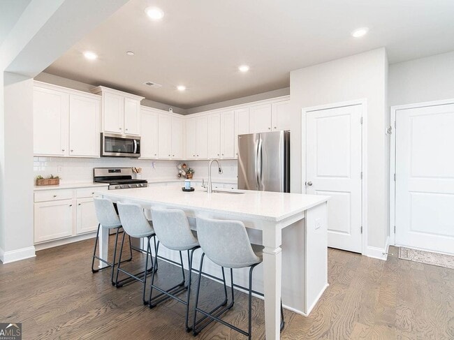 Building Photo - 831 Corsiglia Farm
