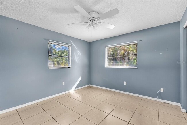 Building Photo - 284 Lomond Dr