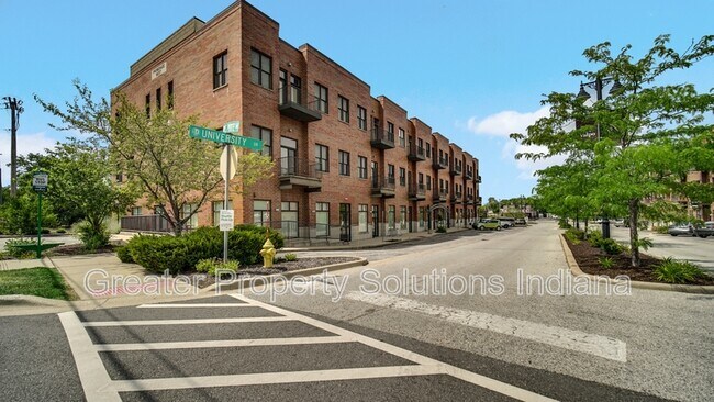 Building Photo - 60 University Dr