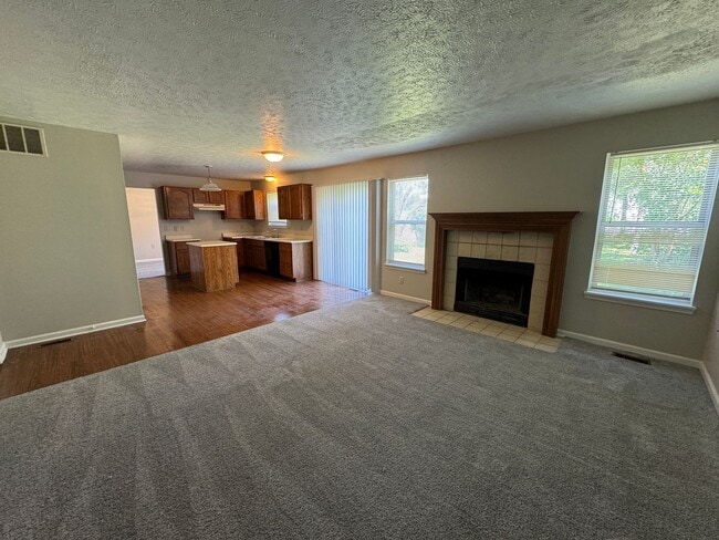 Building Photo - Eagle Creek 3 Bed 2.5 Bath