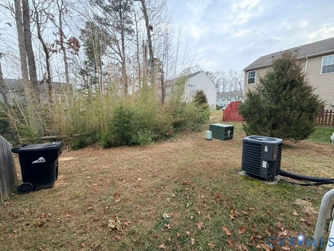 Building Photo - 1501 Stonewall Manor Dr