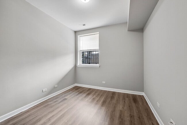 Building Photo - 4143 S Michigan Ave