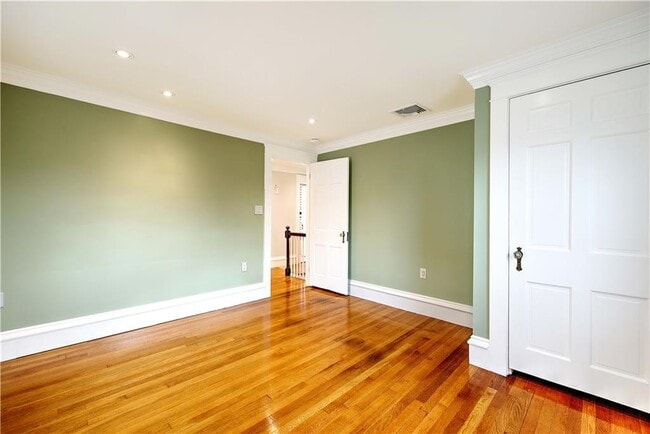 Building Photo - 11 Elmcroft Ave